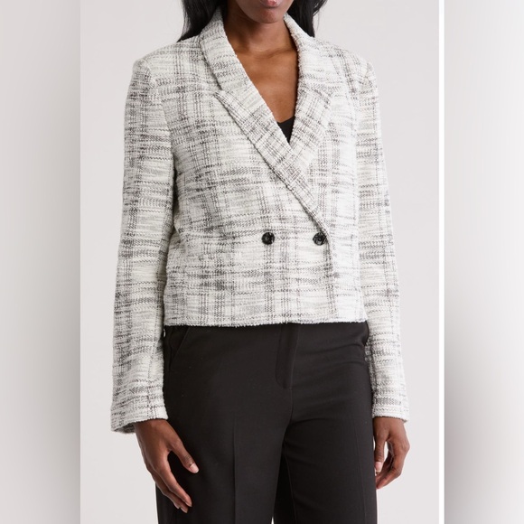 Amanda & Chelsea Jackets & Blazers - 🎉HP🎉Amanda & Chelsea Double Breasted Cropped Jacket. Ladies Large.